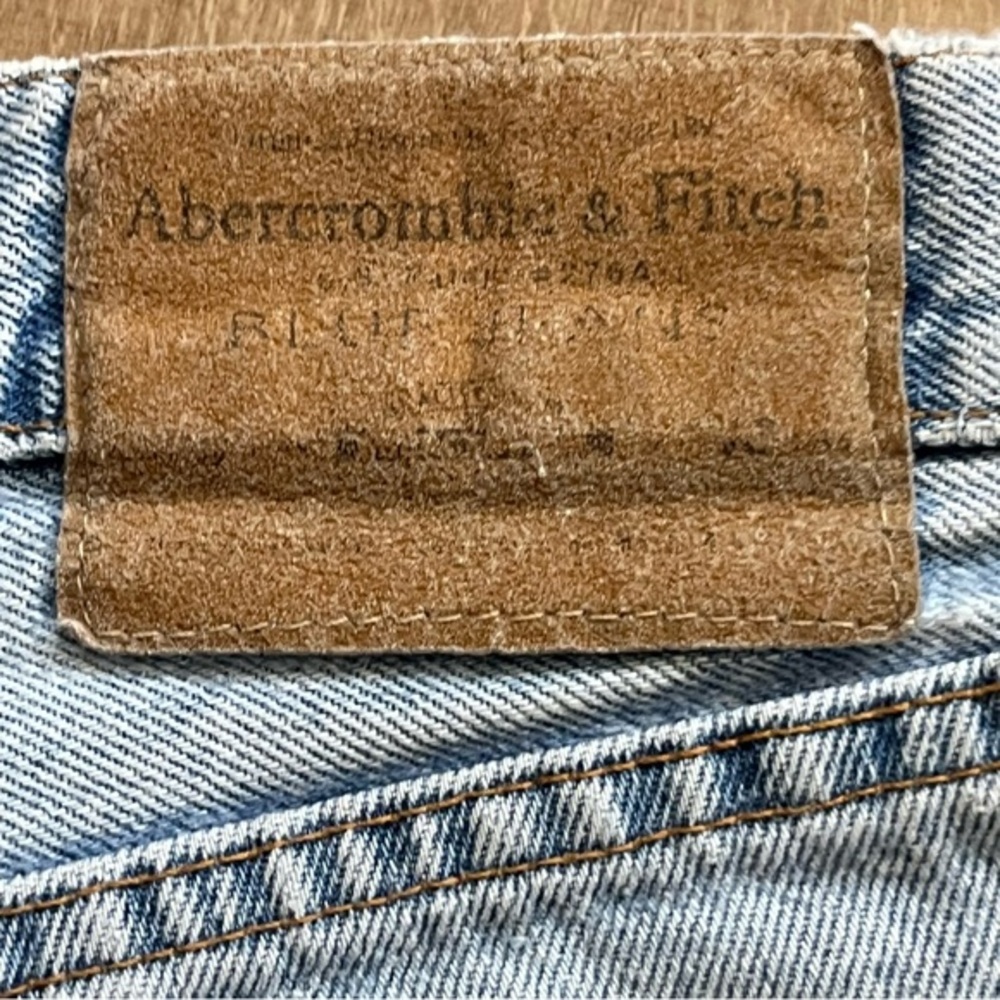 Abercrombie & Fitch Blue Denim Ripped Mid Rise Curve‎ Shorts Size 4 30” Waist - Picture 7 of 9